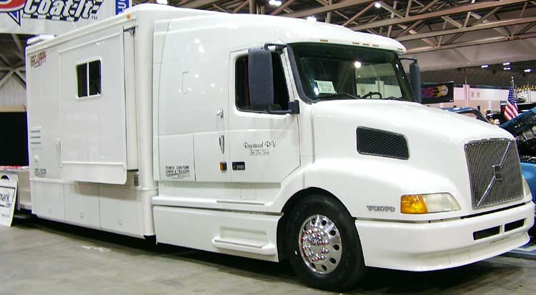 03 Volvo VNL770 Custom Coach