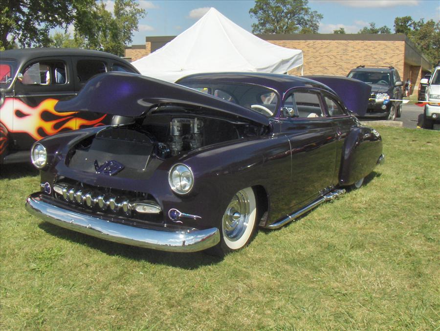 52 Chevy Chopped 2dr Sedan Custom